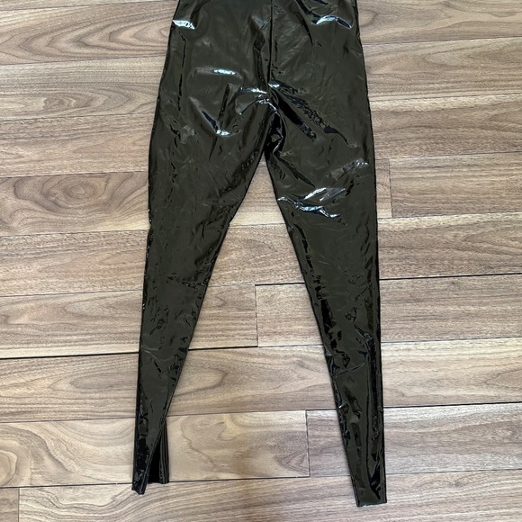 Good American Liquid Leather Vinyl Leggings | Black | Size 3 - Picture 4 of 6